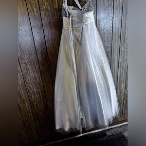 White ballgown dess size 6 with corset back
